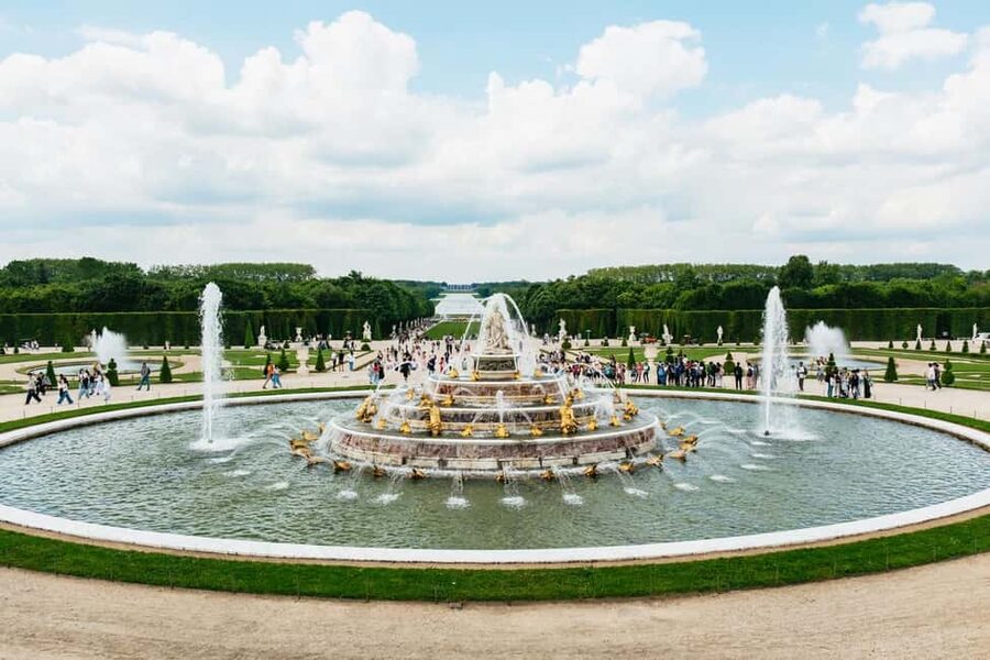 From Paris: Versailles Skip-the-Line Tour & Gardens Access - How much walking should you expect?