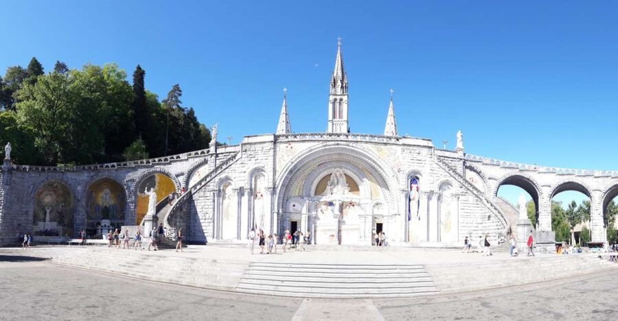From San Sebastian: Lourdes Private Full-Day Tour - Seeing Lourdes beyond the sanctuary