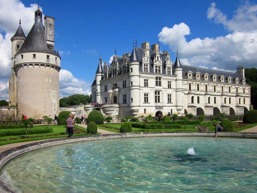 From Tours/Amboise: Chenonceau & Chambord Chateaux Day Trip - Who should book this castle day?