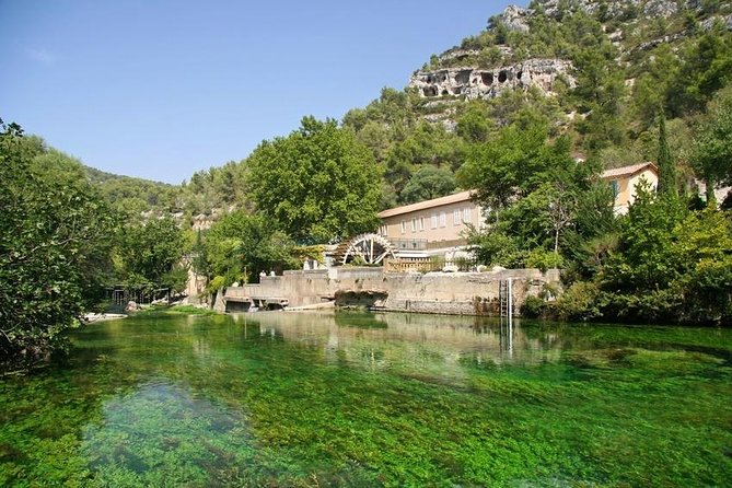 Full Day Best of Provence Tour from Avignon - The Pont du Gard closes with Roman scale