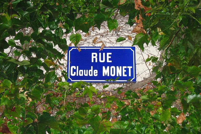 Giverny and Monet's House Half Day Trip from Paris Guide or Audio - Crowds, seasons, and the time problem