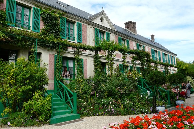 Giverny and Versailles Small Group Day Trip from Paris with Lunch - Versailles gardens: magnificent, but short on time