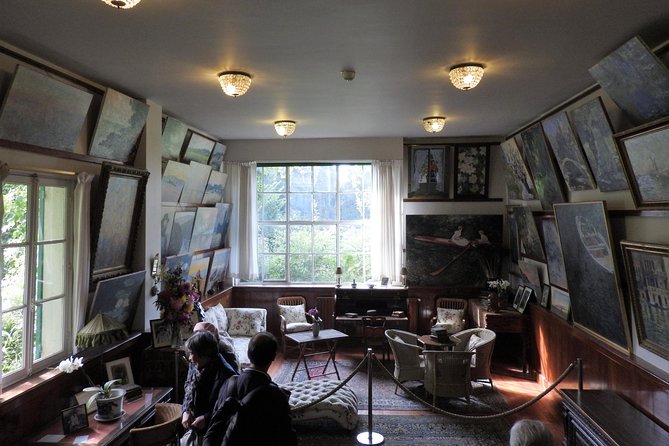 Giverny Monet House and Gardens Skip the line Walking tour - Choosing the right month for flowers