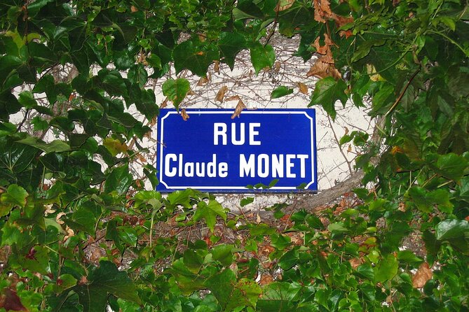 Giverny Monet’s Home and Gardens Half Day Tour from Paris - What the $91.91 price really buys you