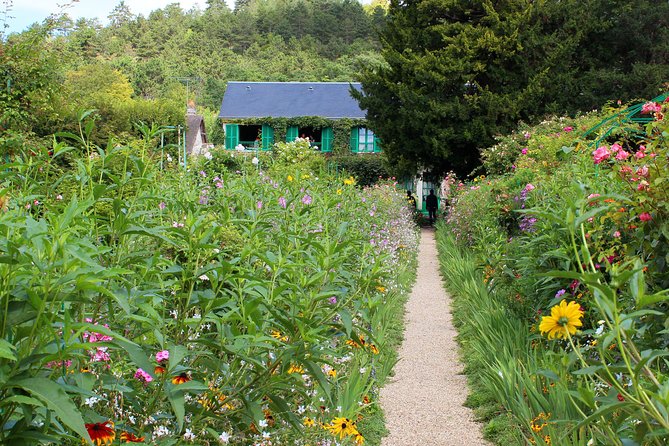 Giverny Monet's Home & Versailles Palace Day Trip from Paris - Key points to know before booking