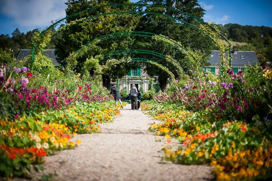 Giverny: Monet's House and Gardens Guided Tour - Key points to know before you book