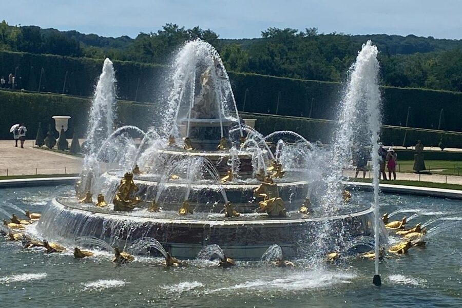 Giverny Versailles Trianon Small Group by Minivan from Paris - One hour to see Giverny village and eat lunch