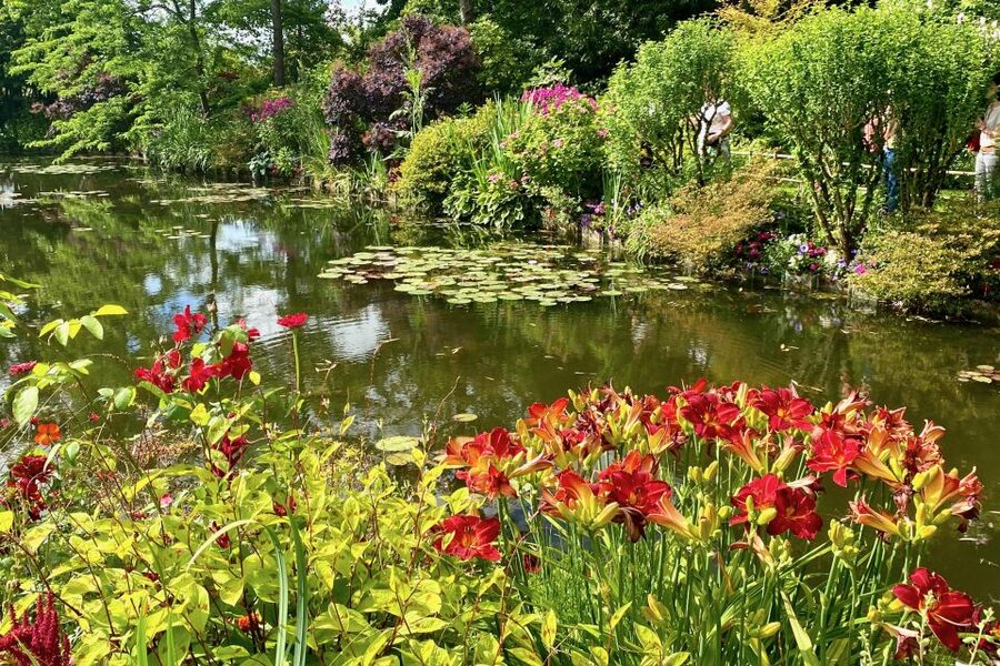 Giverny Versailles Trianon Small Group by Minivan from Paris - The drive to Versailles sets up the afternoon