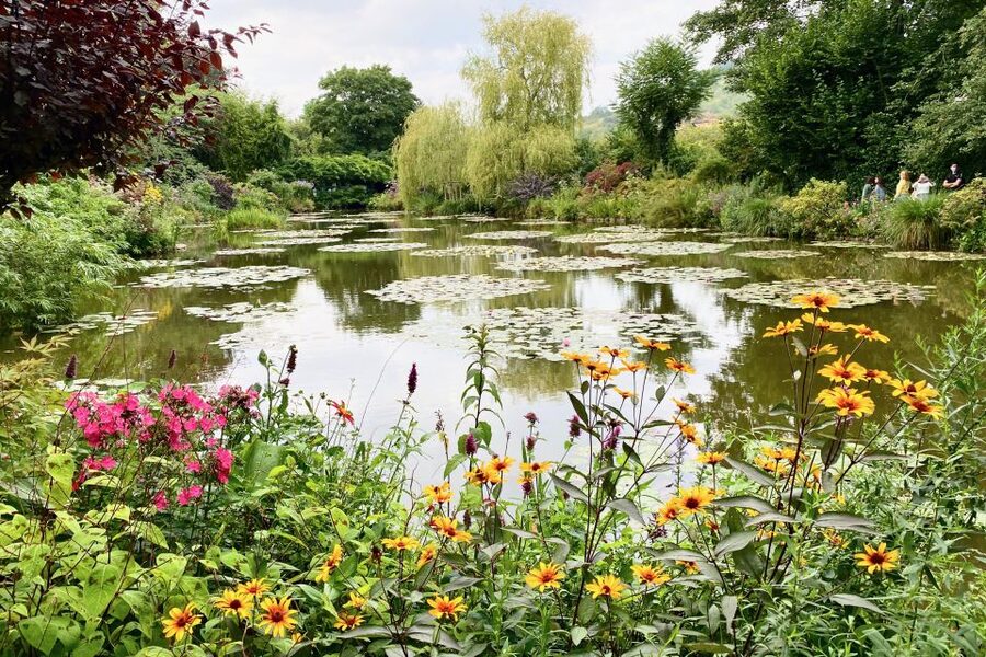 Giverny Versailles Trianon Small Group by Minivan from Paris - The early pickup and minivan ride