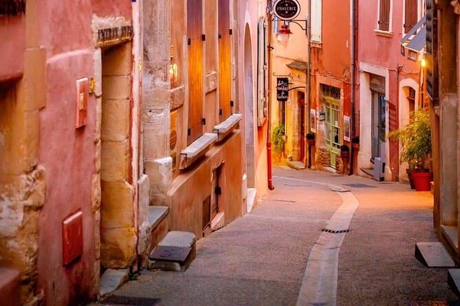 Gordes, Roussillon(+ Ochre Trail) & Fontaine de Vaucluse - Gordes begins with the postcard view