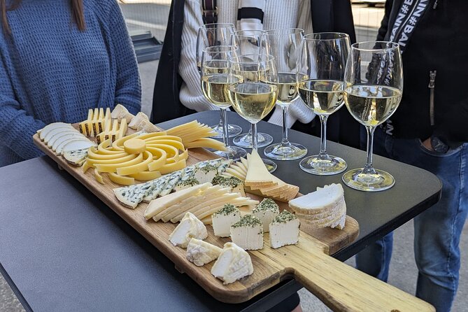 Gourmet tour of Presqu’île & Vieux Lyon 4 hours - meal included - The Saône waterfront opens the best view