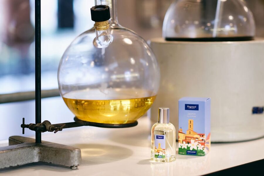 Grasse: Perfume Making Class and Fragonard Factory Tour - Learning the olfactory pyramid without getting lost
