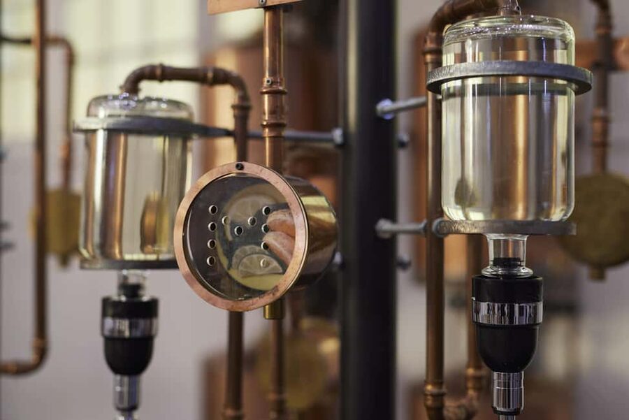Grasse: Perfume Workshop - Choosing six notes for your personal blend
