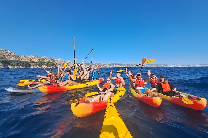 Guided kayak excursion in creeks - Paddling the Blue Coast toward Carry-le-Rouet