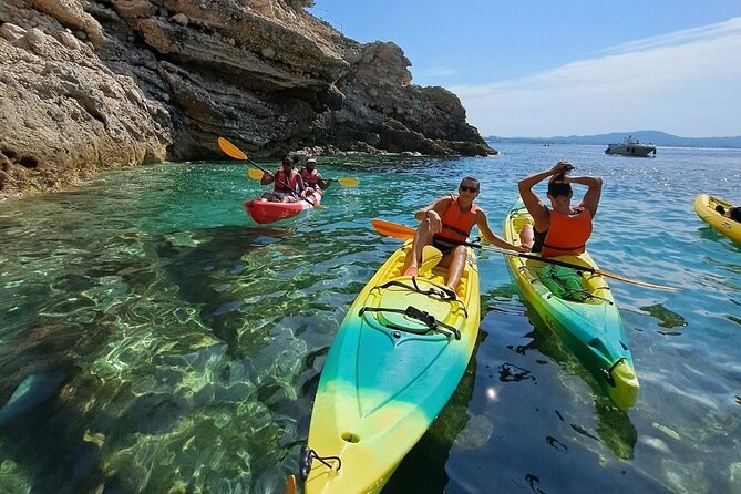 Guided kayak excursion in creeks - The briefing, equipment, and first paddle