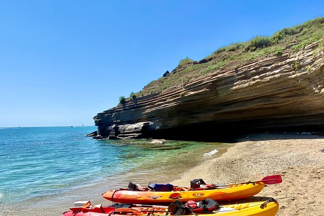 Guided sea kayak trip in Cap d’Agde - Paddling along Cap d’Agde’s volcanic coast