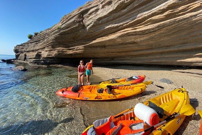 Guided sea kayak trip in Cap d’Agde - Grande Conque and its unusual black sand