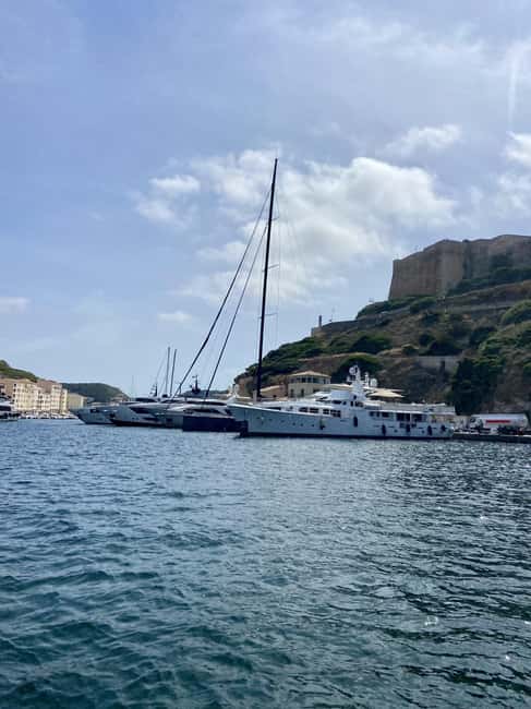 Half-day: discover the Lavezzi islands and the cliffs of Bonifacio - One hour among the rocks of Lavezzi