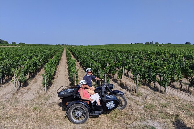 Half-day private tour in Saint-Emilion in a sidecar - Guide Style and Onboard Commentary
