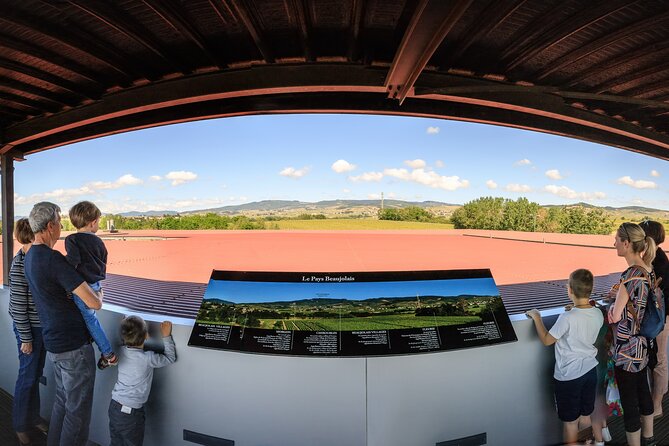 Hameau Duboeuf, 1st theme park on Vine and Wine in Europe - The tasting with a mechanical band