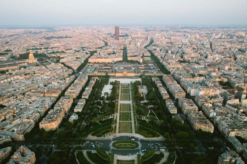 Highlights of Paris Bike Tour in English or Dutch - Key points at a glance