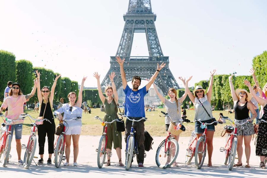 Highlights of Paris Bike Tour in English or Dutch - Bikes, safety, and the Paris streets