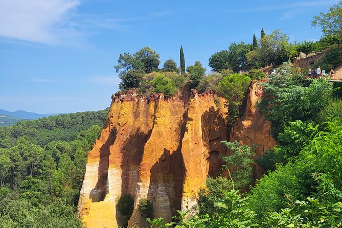 Highlights of Provence in one day - Sénanque Abbey from the Luberon hills