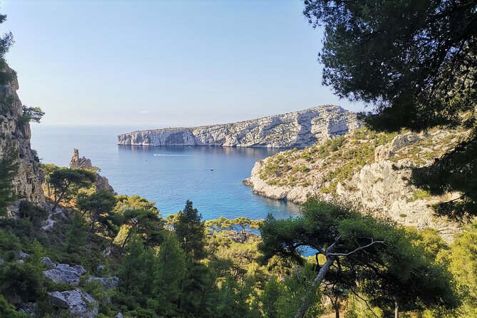 Hiking in the Calanques National park from Marseille - Descending toward Sugiton and Morgiou