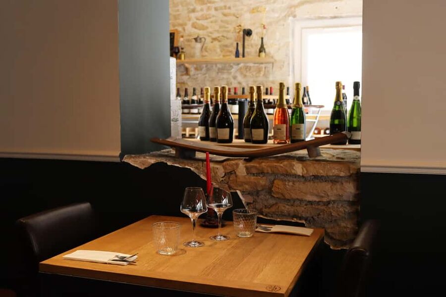 Historic Center of Dijon : Discovery Tasting Wine Burgundy - First glass: Burgundy’s Crémant