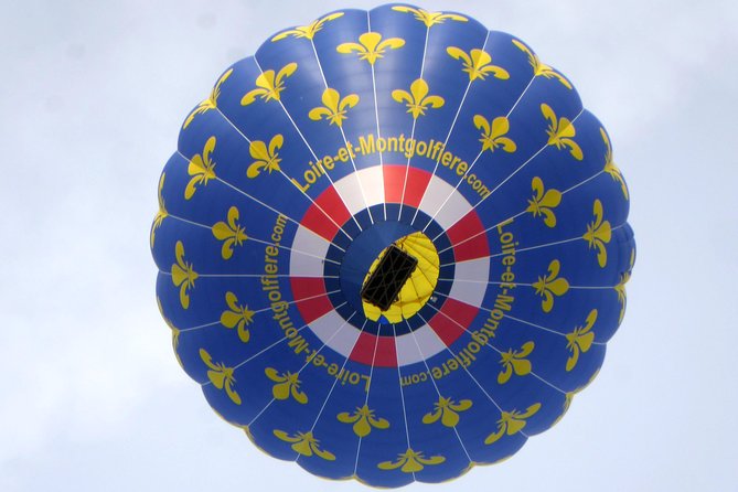 Hot Air Balloon Flight over the castle of Chenonceau / France - Preparing the balloon before takeoff