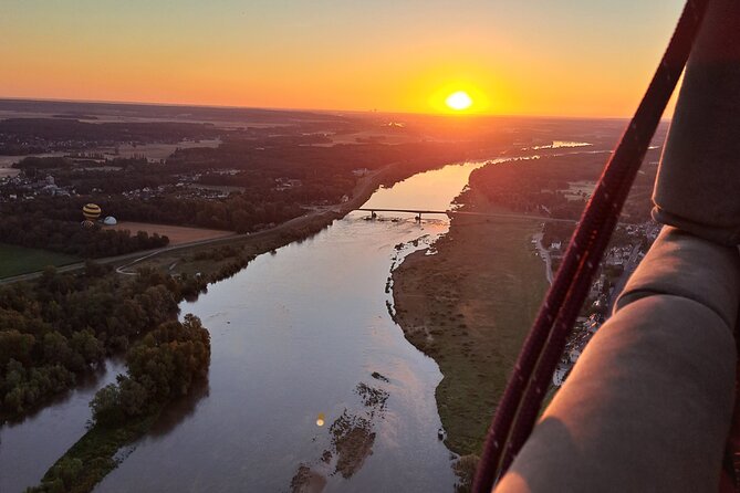Hot air ballooning: Chambord, Blois, Chenonceau, Cheverny or Chaumont - Landing, breakfast, and the ride back