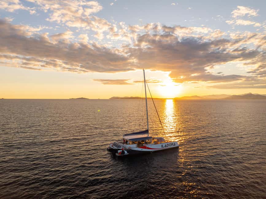 Hyères : Sunset Catamaran Cruise to Giens Peninsula - Leaving Hyères Saint-Pierre Port at 7:20 PM