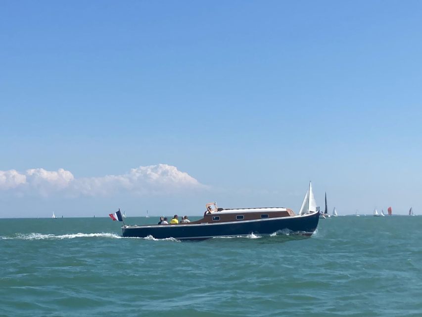 La Rochelle: 1-Hour Boat Tour of the Bay - What the small group adds to the experience