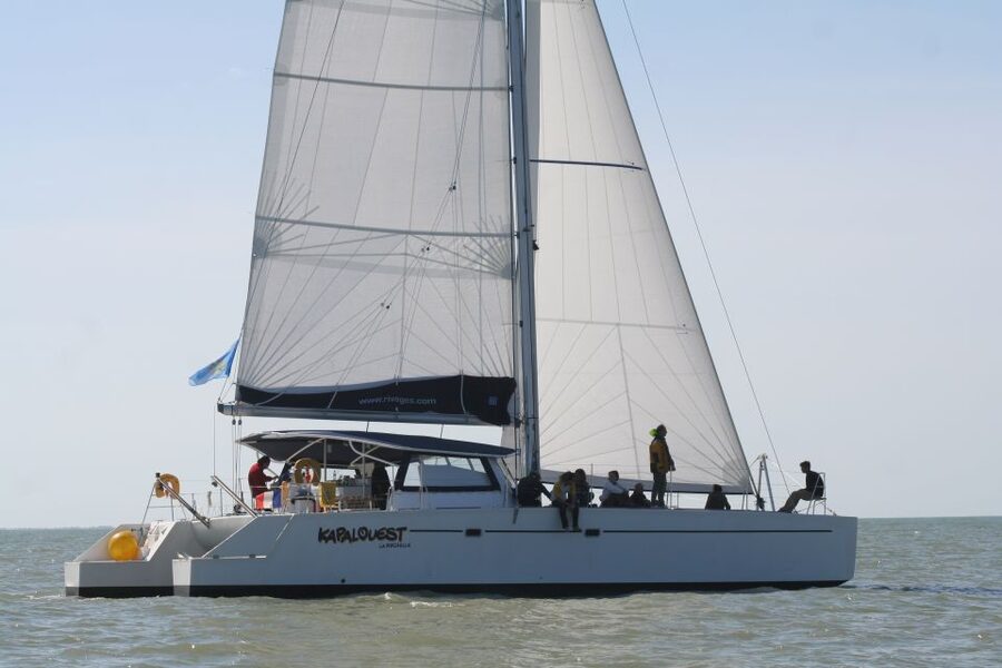 La Rochelle: Coastline Sailing Cruise - Up the channel past La Rochelle’s landmarks
