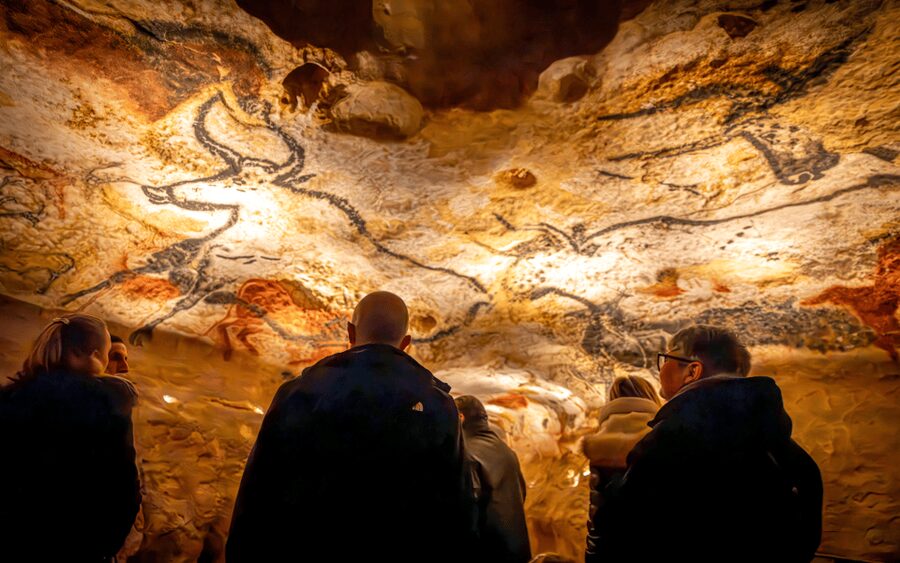 Lascaux IV: Full Replica Cave Experience Ticket - Arrival, lockers, and the check-in problem