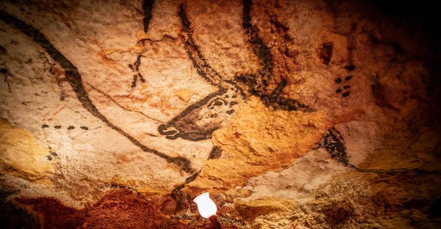 Lascaux IV: Full Replica Cave Experience Ticket - Entering the complete cave replica