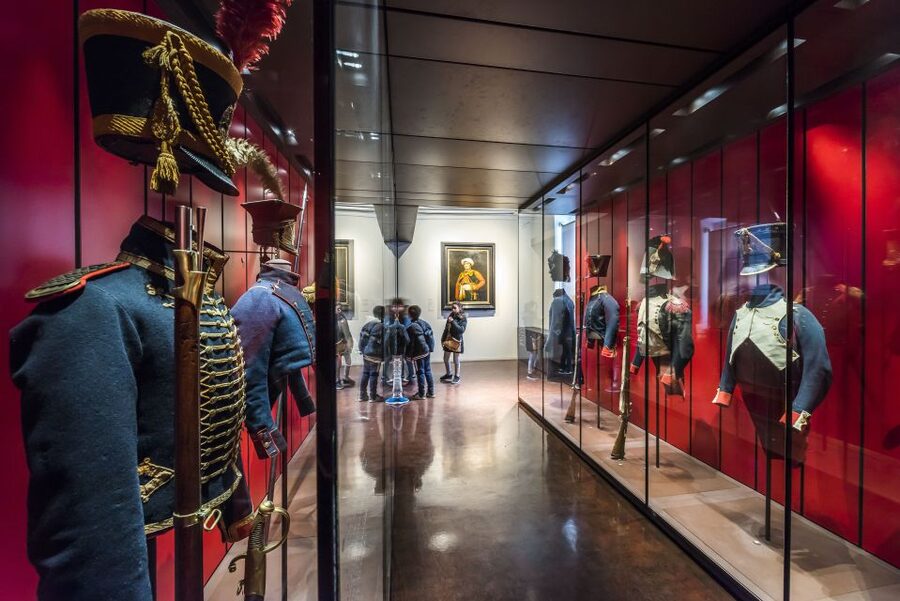 Les Invalides: Napoleon's Tomb & Army Museum Entry - Entry, comfort, and access tips