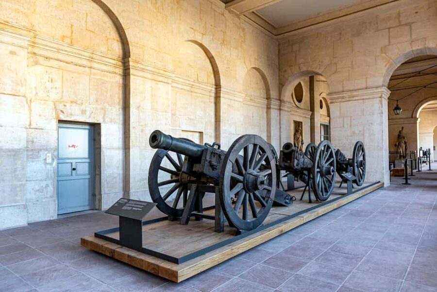 Les Invalides: Napoleon's Tomb & Army Museum Entry - How much time should you allow?
