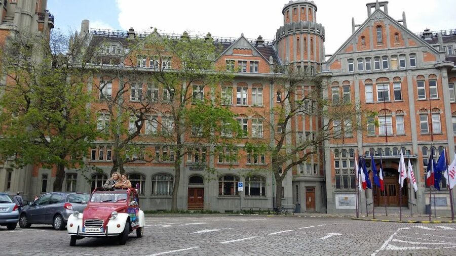 Lille Driving Tour by Convertible Citroen 2CV - When the 90-minute ride makes sense