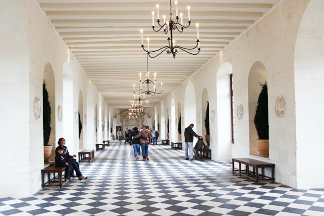 Loire Valley Castles Day Trip from Paris with Complementary Wine - Chenonceau, the château built across the river