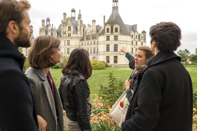 Loire Valley Castles Trip with Chenonceau and Chambord from Paris - Live guide or audio guide?