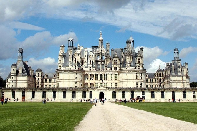 Loire Valley Castles VIP Private Tour: Chambord, Chenonceaux, Amboise - Amboise and the final resting place of Leonardo da Vinci