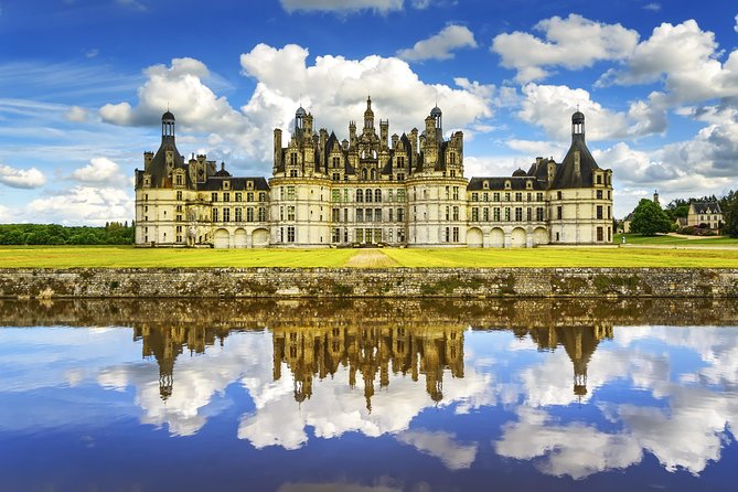 Loire Valley Wine and Castles Small-Group Day Trip from Paris - Key points at a glance