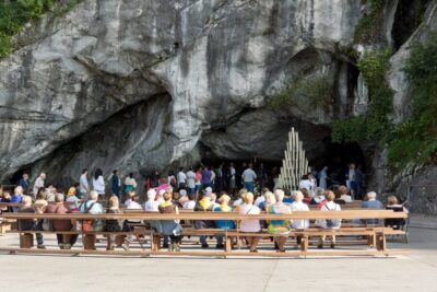 Lourdes: Private Guided Tour in the Sanctuary