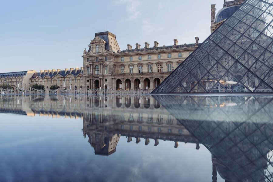 Louvre & Mona Lisa Small Group Tour with Reserved Entry - Why the guide makes the difference