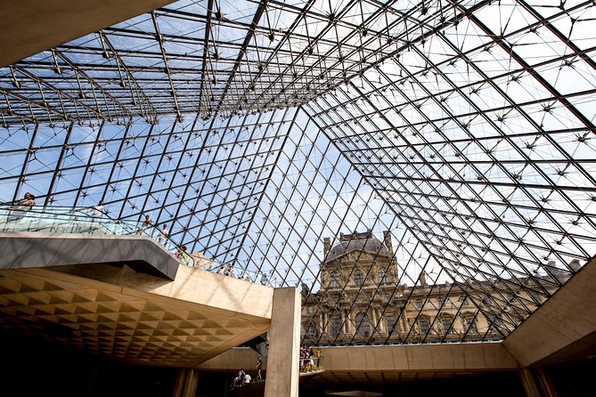 Louvre Museum Guided Tour Options with Timed Entry - Entering the galleries with a private guide