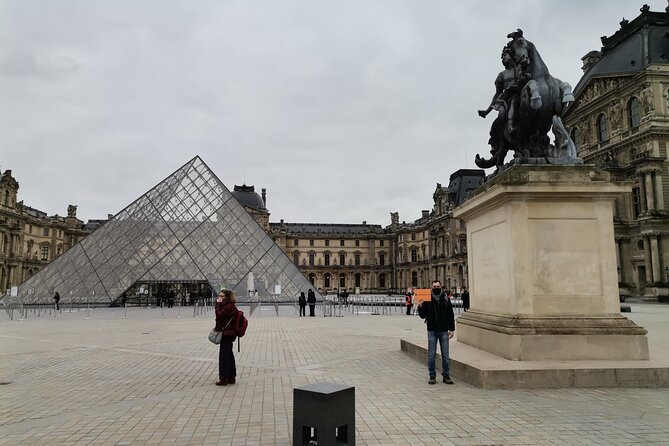 Louvre Museum Guided Tour Options with Timed Entry - The outdoor tour plus self-guided entry
