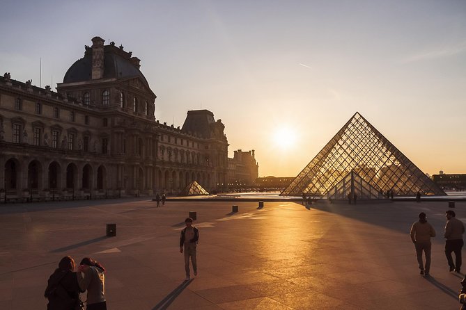 Louvre Museum - Highlights Tour with Mona Lisa - Entering the Louvre and getting your bearings