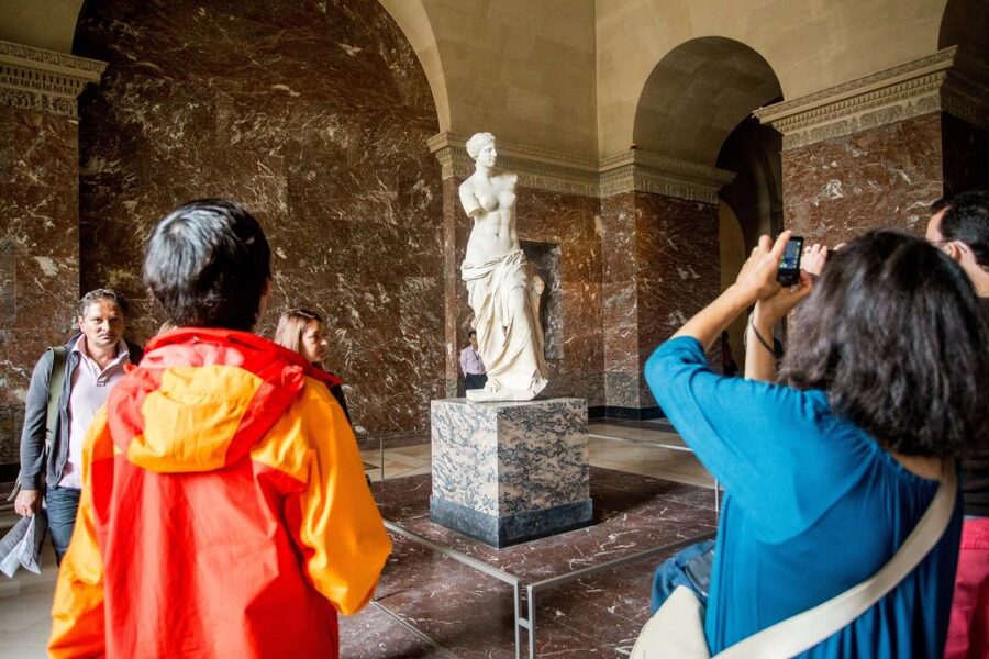 Louvre Museum: Skip-the-Line Guided Tour - The Mona Lisa, without pretending it is the whole Louvre