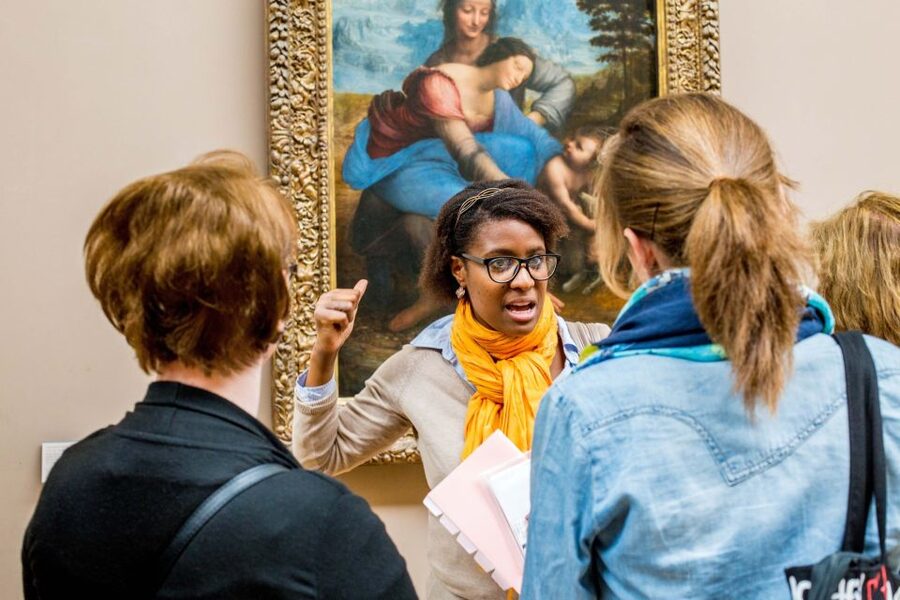 Louvre Museum: Skip-the-Line Guided Tour - Nike of Samothrace and the Louvre’s grand scale